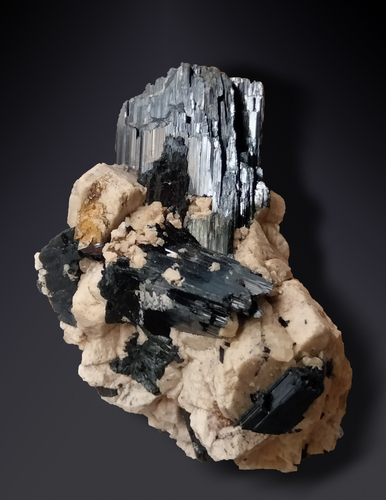 Arfvedsonite and Orthoclase
34 mm x 52 mm x 28 mm
(Autor: Firmo Espinar)