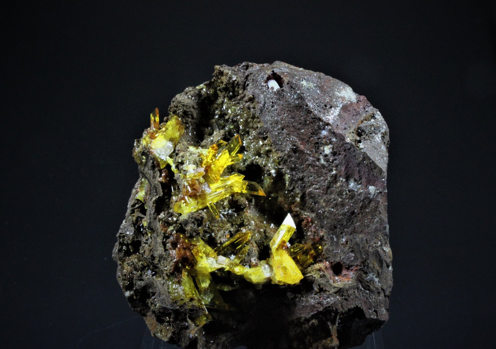 Legrandite
60 mm x 60 mm x 43 mm
(Autor: Don Lum)