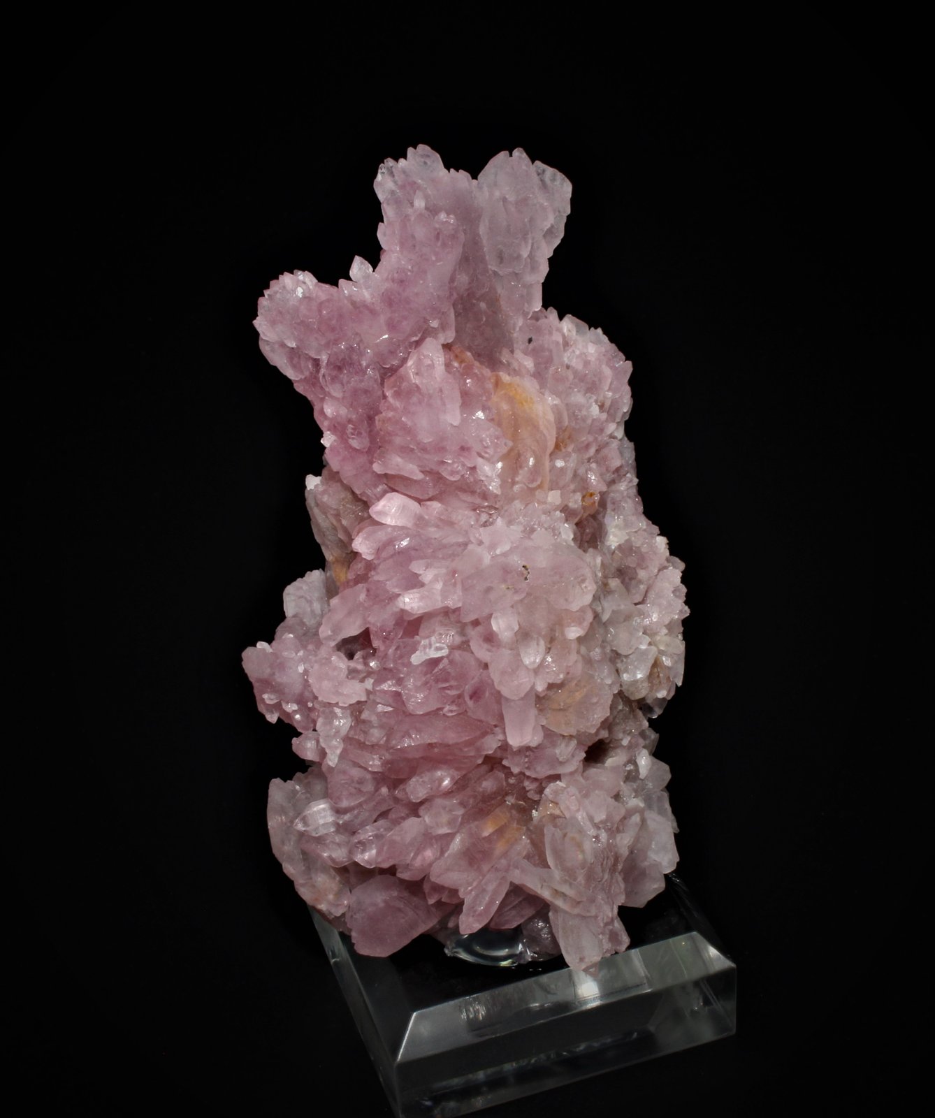 Quartz (variety rose quartz)
110  mm x 70 mm x 65 mm
(Autor: Don Lum)