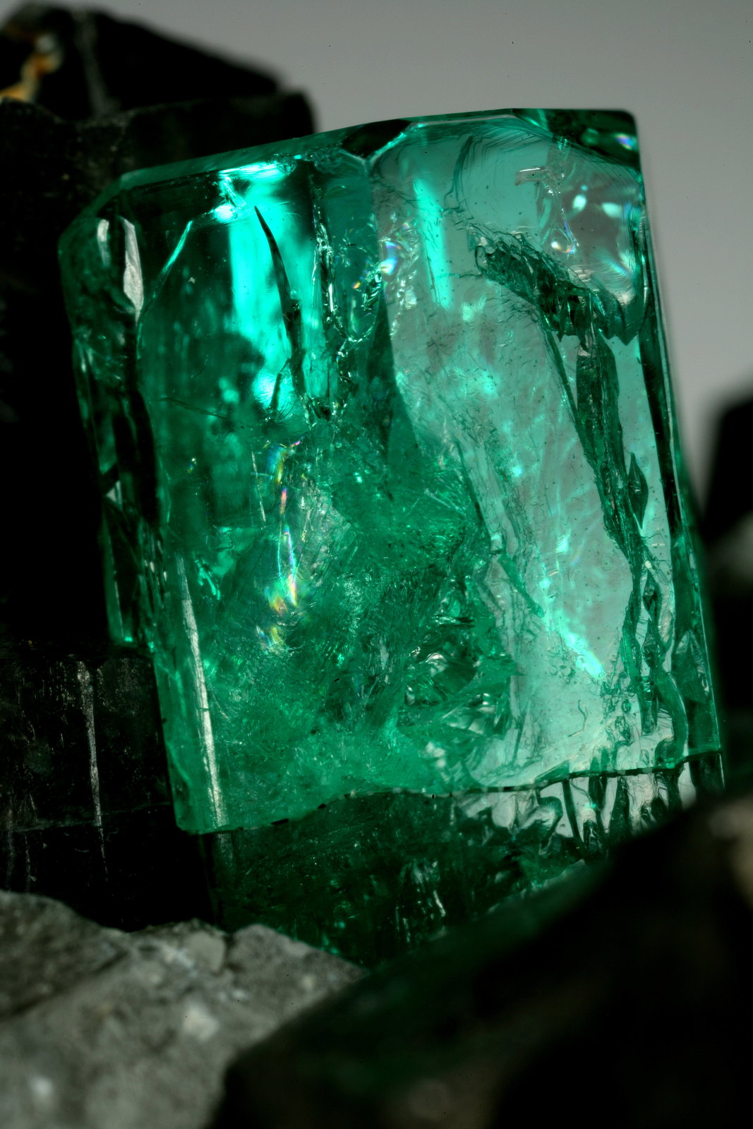 Beryl (variety emerald), Calcite
68x62x40mm, xl=15mm
(Autor: Fiebre Verde)