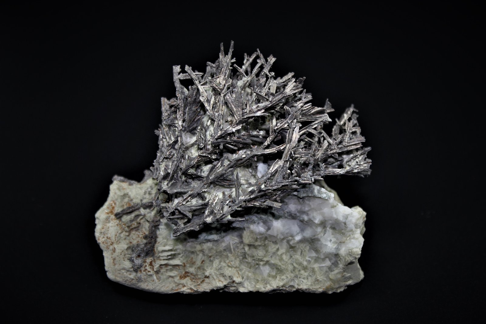Dyscrasite after Allargentum on Calcite
87mm x 78mm x 45mm
(Autor: Don Lum)