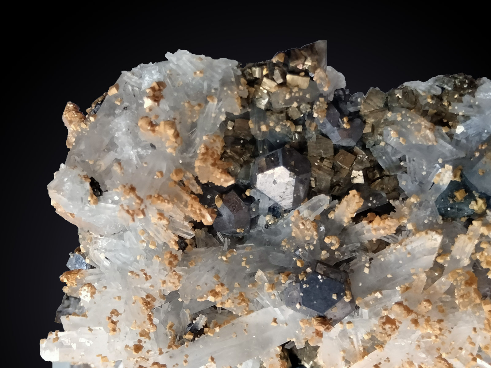 Galena, Pyrite, Quartz and Dolomite
FOV 36 mm
(Autor: Firmo Espinar)