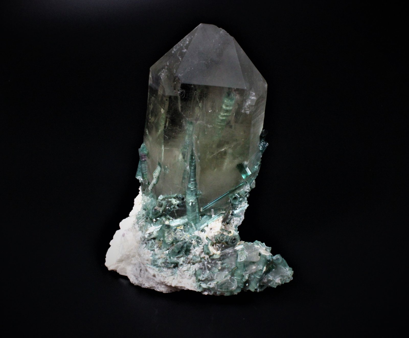 Quartz, Elbaite (Tourmaline Group) variety indicolite
160 mm x 135 mm x 115 mm
(Autor: Don Lum)