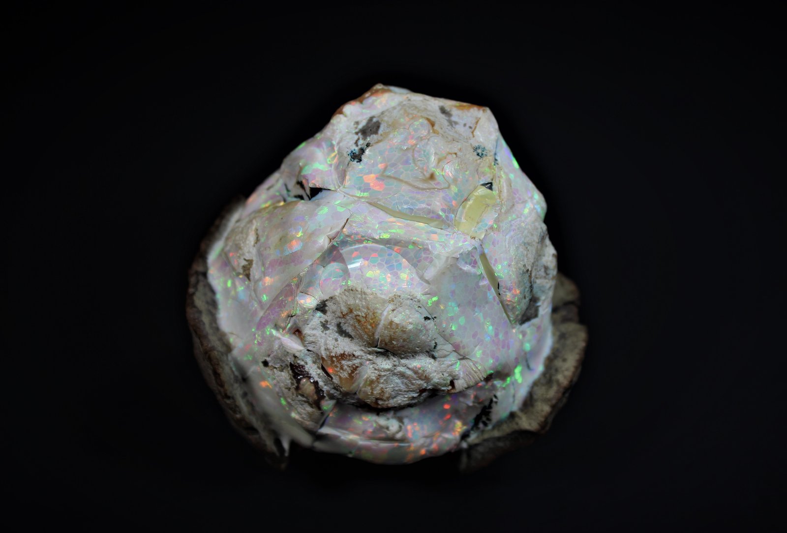 Opal
87 mm x 84 mm x 75 mm
(Autor: Don Lum)