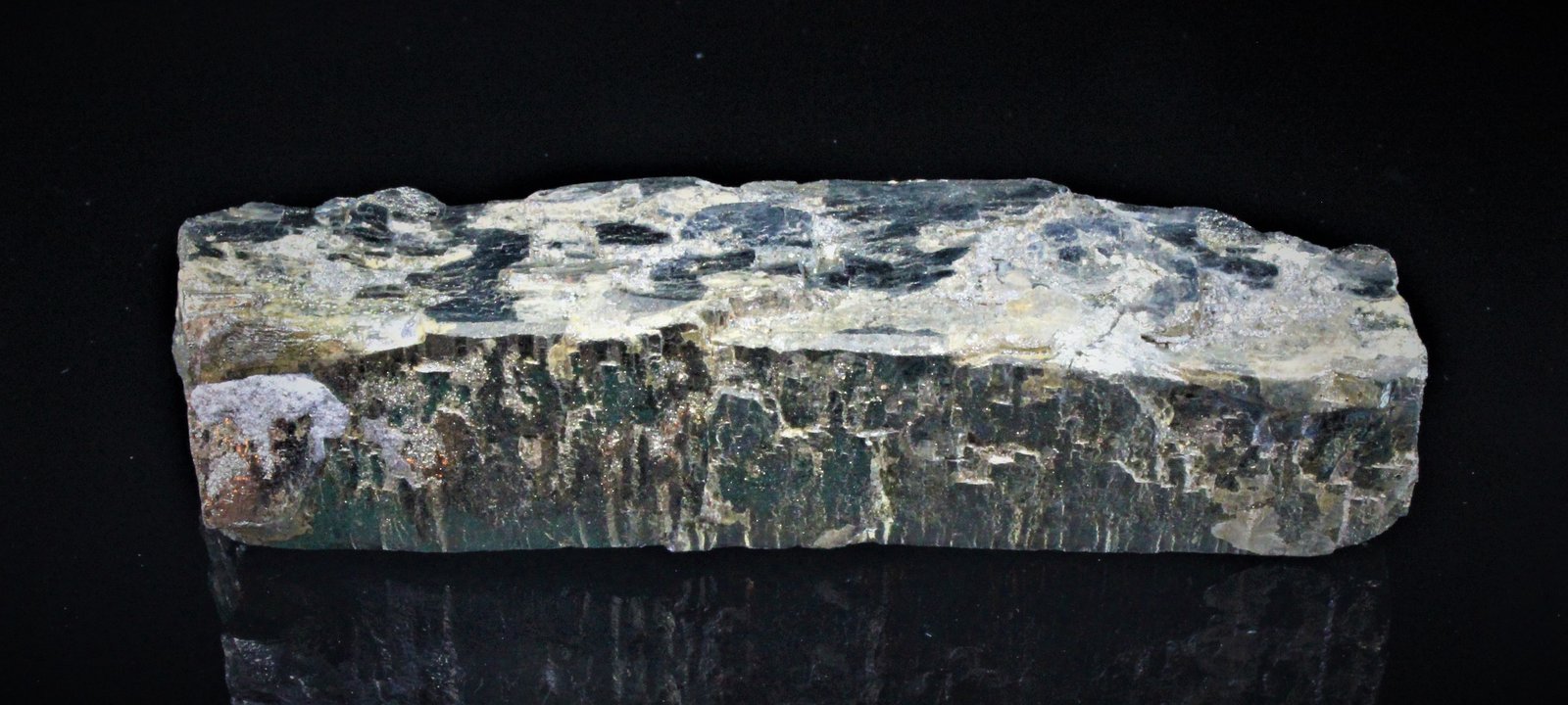Pyrite
79 mm x 19 mm x 18 mm
(Autor: Don Lum)