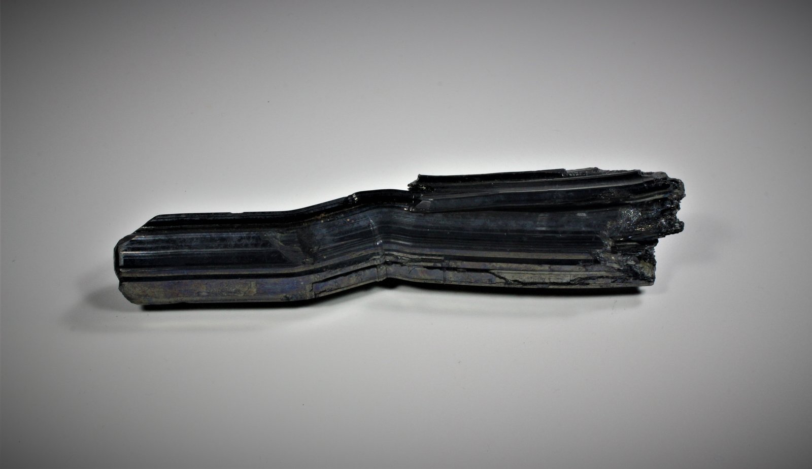 Stibnite
140 mm x 30 mm x 18 mm
(Autor: Don Lum)