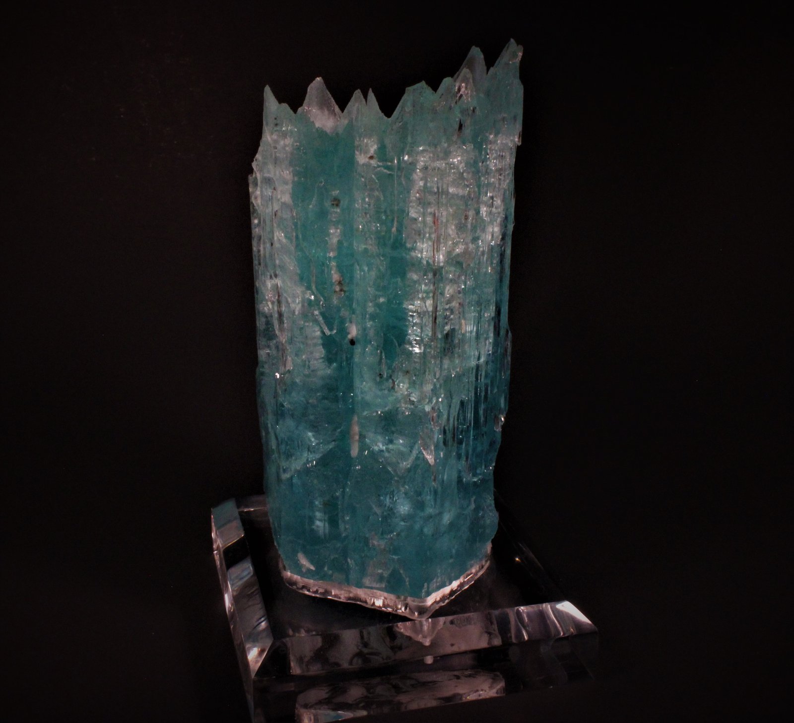 Beryl (variety aquamarine)
205 mm x 90 mm
(Autor: Don Lum)