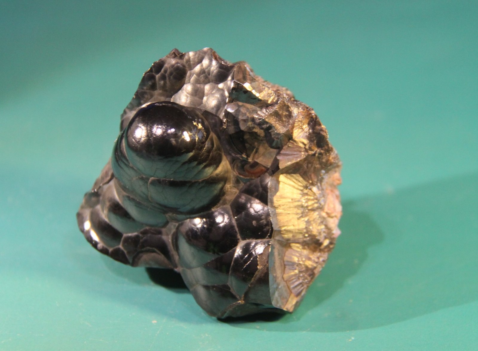 Hematite
62mm x 55mm x 53mm
(Autor: Firmo Espinar)