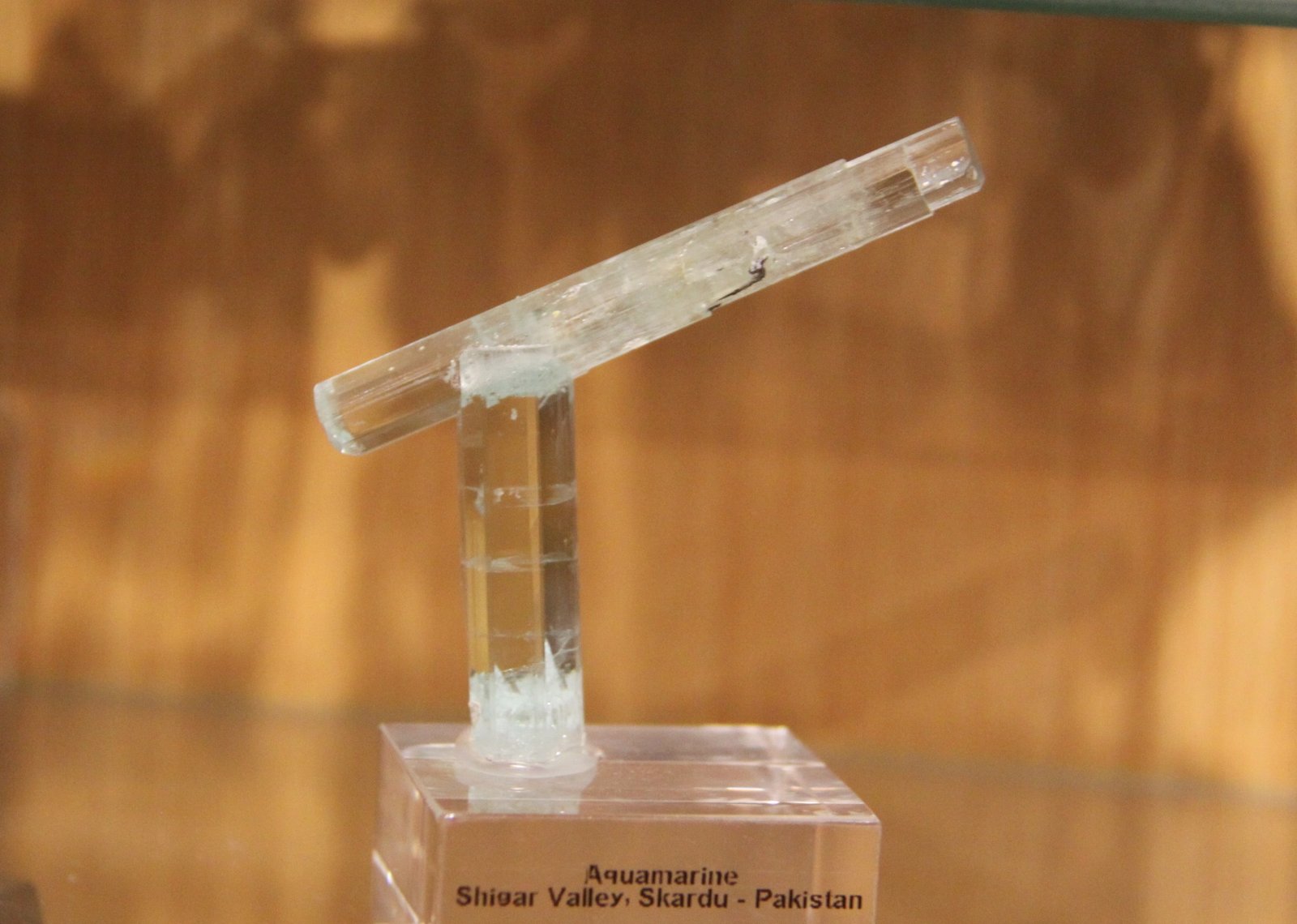 Beryl (variety aquamarine)
65mm x 69mm x 16mm overall size. Vertical= 14mm x 40mm x 11mm. Horizontal= 67mm x 9mm x 8mm
(Autor: Firmo Espinar)