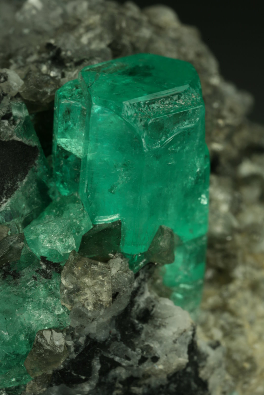Beryl (variety emerald), Calcite
35x40x55mm
(Autor: Fiebre Verde)