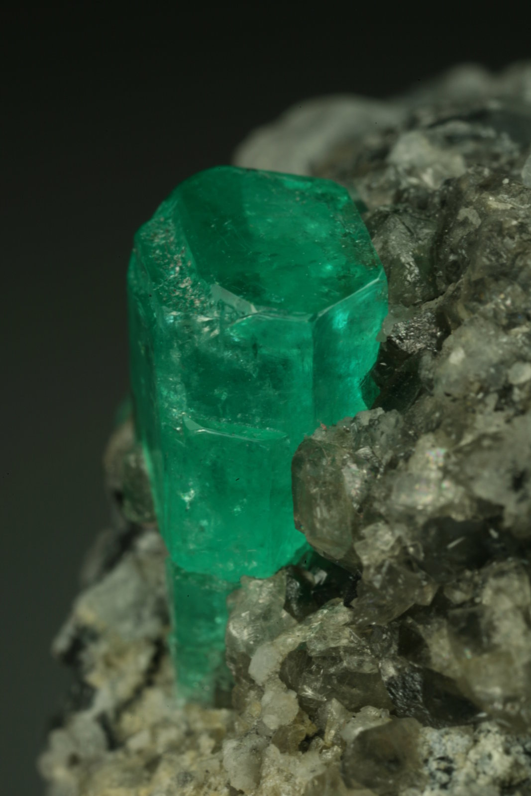 Beryl (variety emerald), Calcite
35x40x55mm
(Autor: Fiebre Verde)