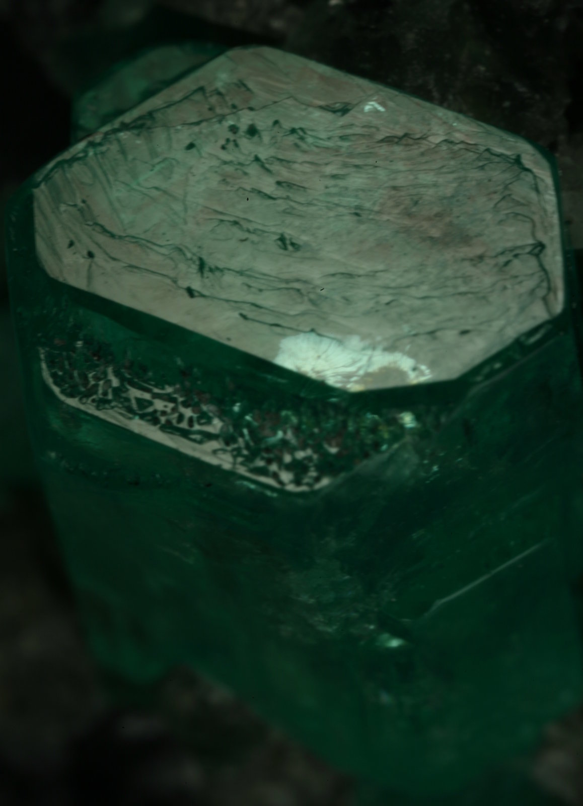 Beryl (variety emerald), Calcite
35x40x55mm
(Autor: Fiebre Verde)