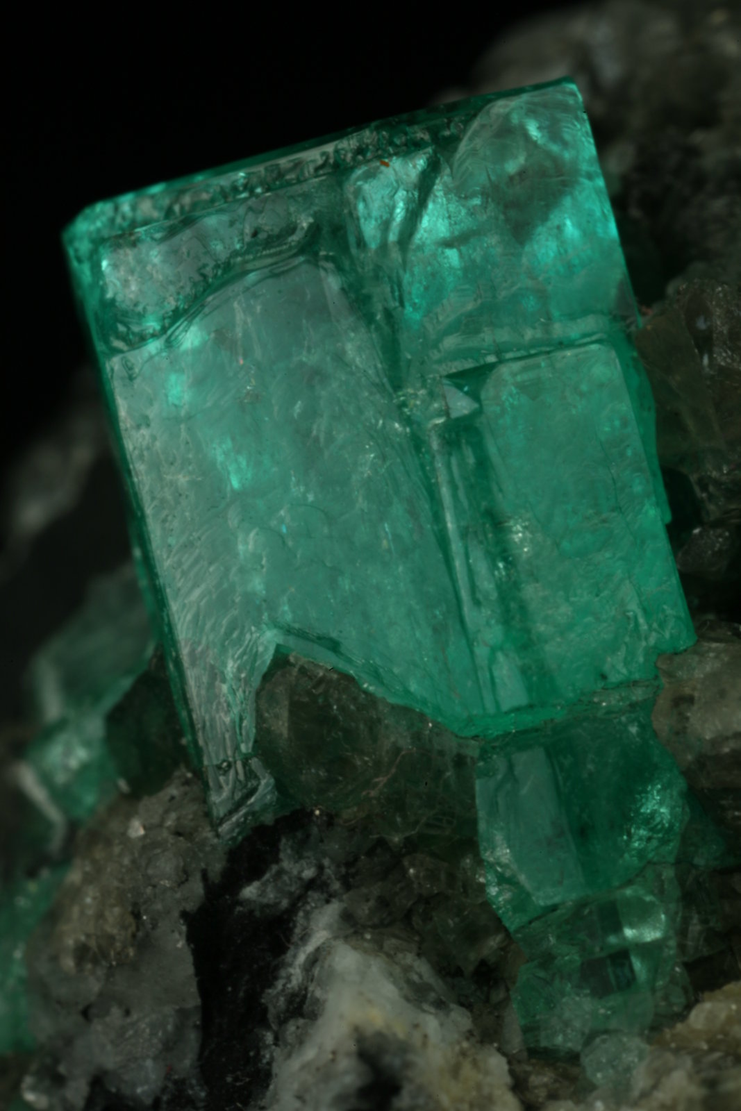 Beryl (variety emerald), Calcite
35x40x55mm
(Autor: Fiebre Verde)