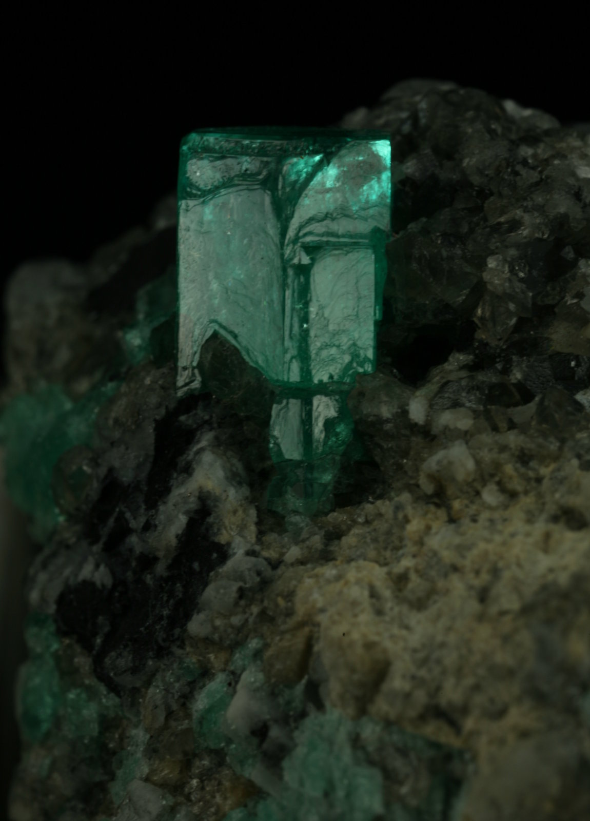 Beryl (variety emerald), Calcite
35x40x55mm
(Autor: Fiebre Verde)