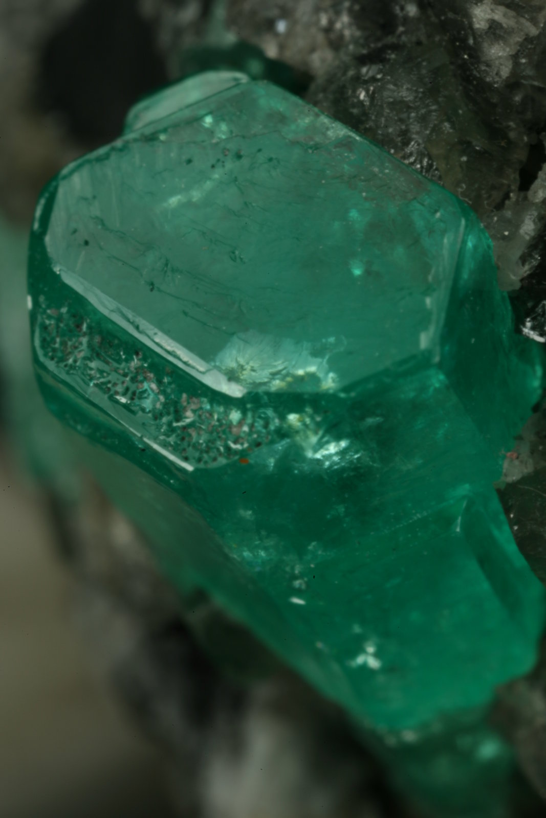 Beryl (variety emerald), Calcite
35x40x55mm
(Autor: Fiebre Verde)