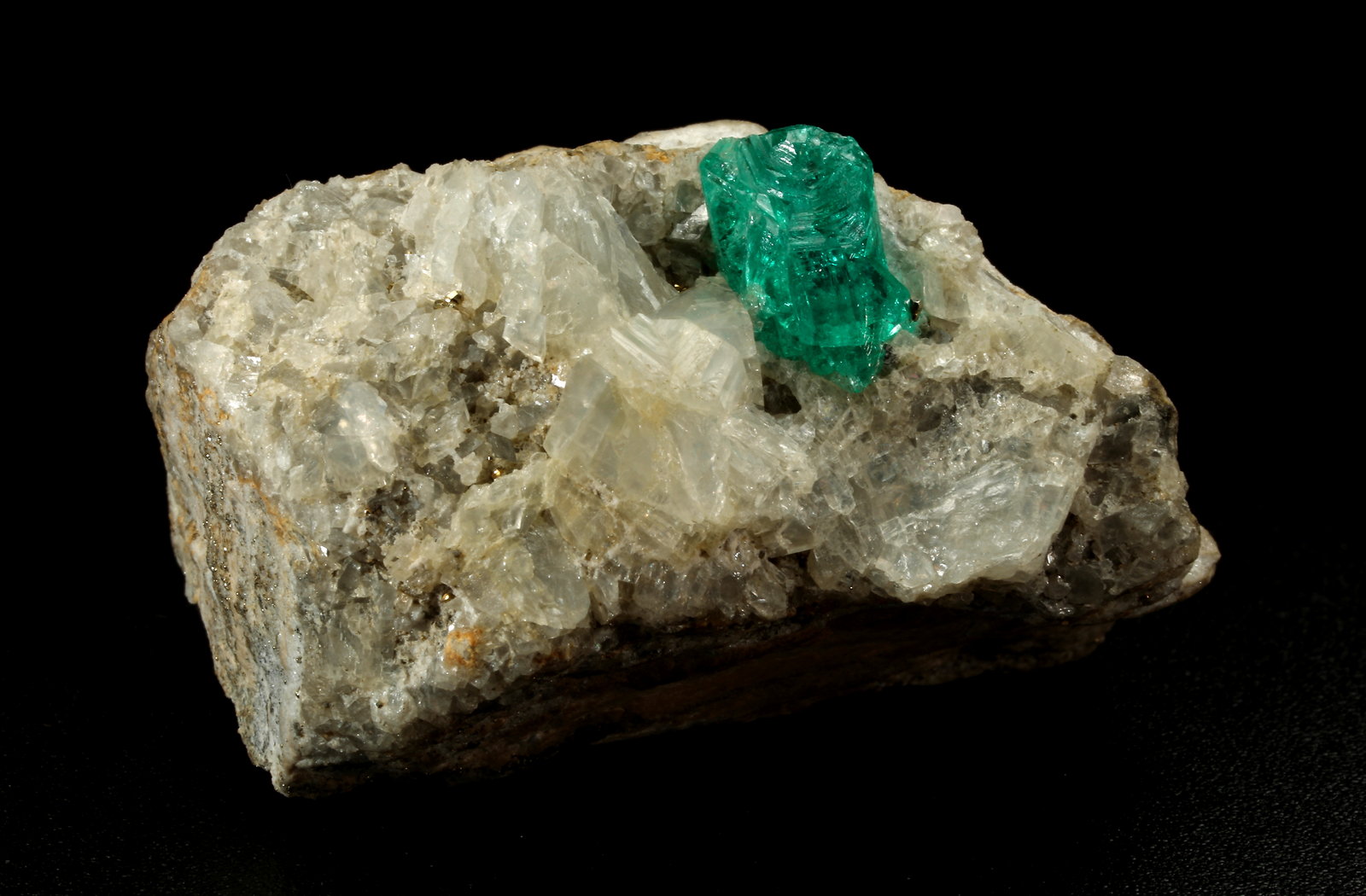 Beryl (variety emerald), Calcite, Pyrite
35x23x20mm, xl=9mm
(Autor: Fiebre Verde)