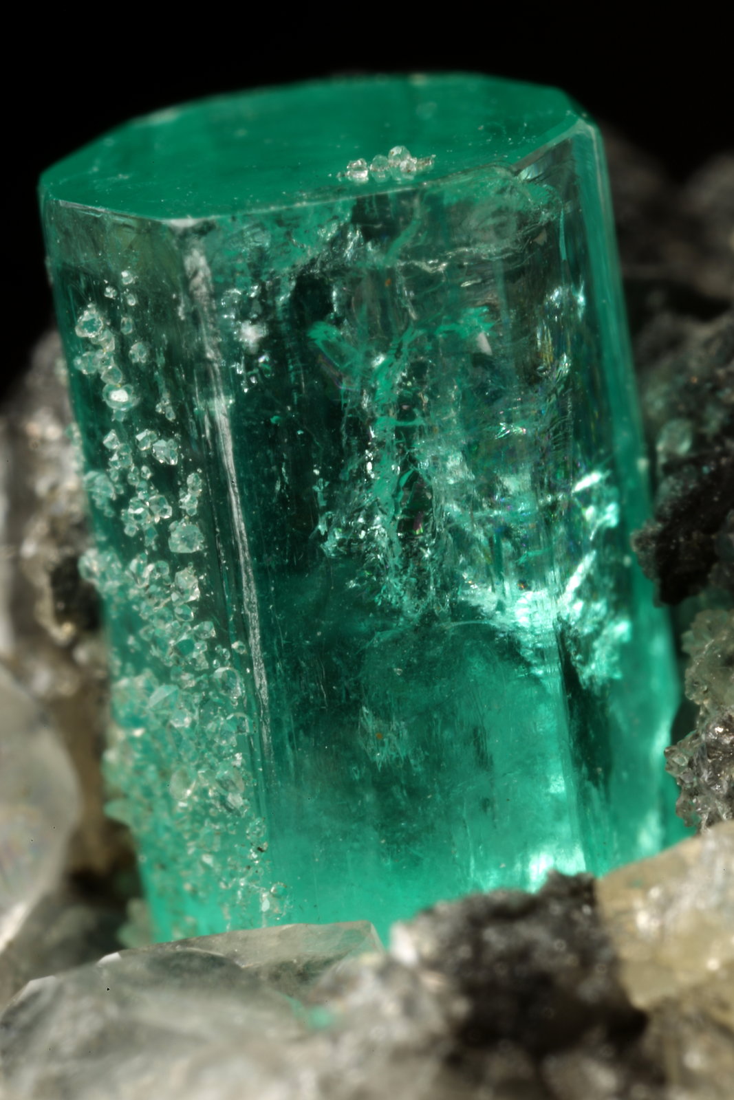 Beryl (variety emerald), Calcite
59x20x60mm, xl=7x5mm
(Autor: Fiebre Verde)