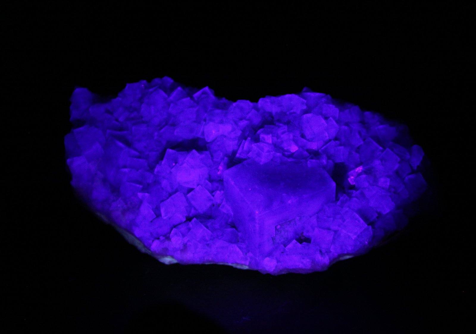 Fluorite
103mm x 48mm x 35mm. Main cube 23mm x 18mm
(Autor: Firmo Espinar)