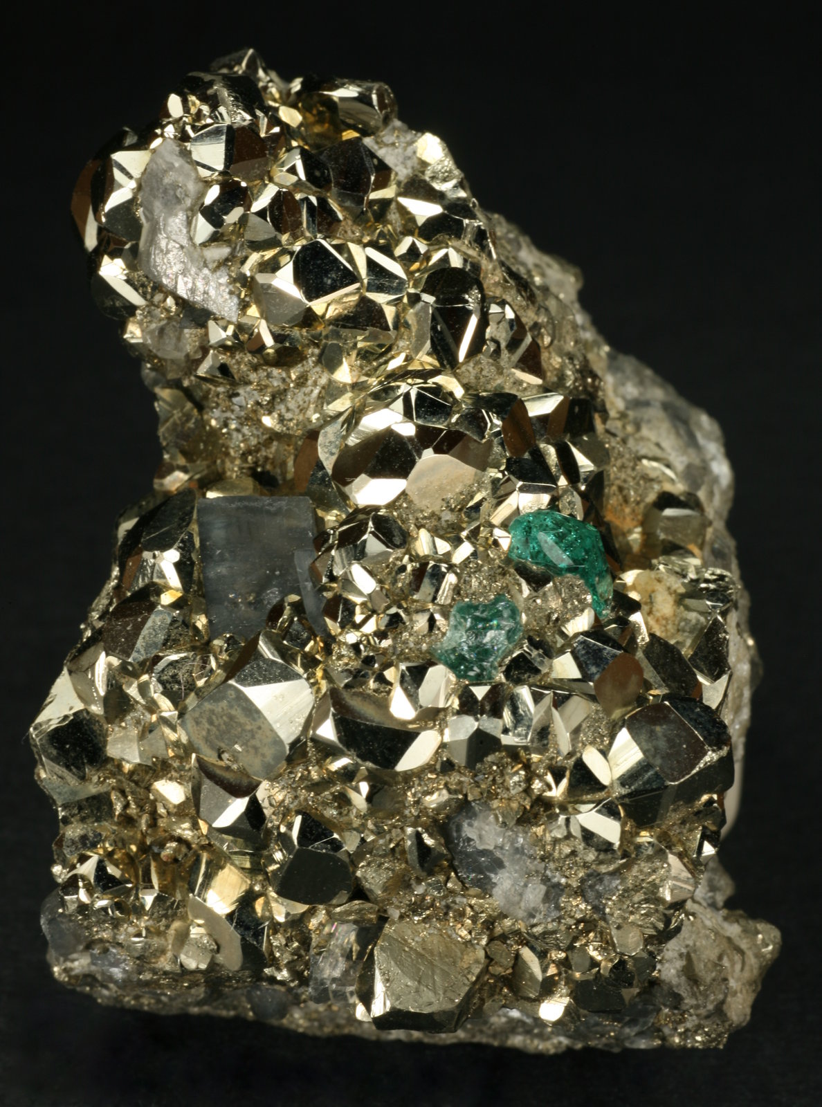 Beryl (variety emerald), Calcite, Pyrite, Dolomite
60x45x55mm
(Autor: Fiebre Verde)