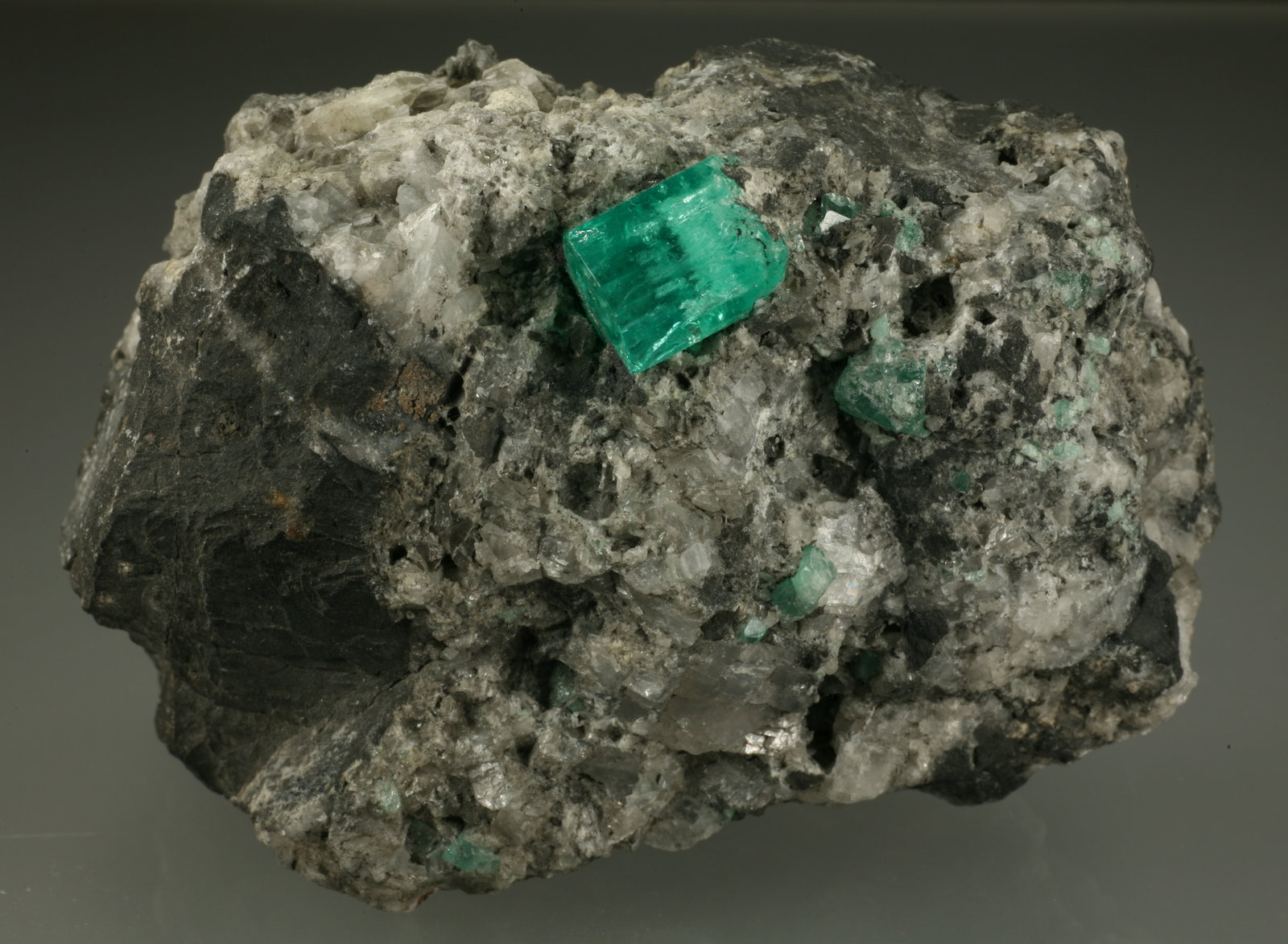 Beryl (variety emerald), Calcite
60x80mm
(Autor: Fiebre Verde)