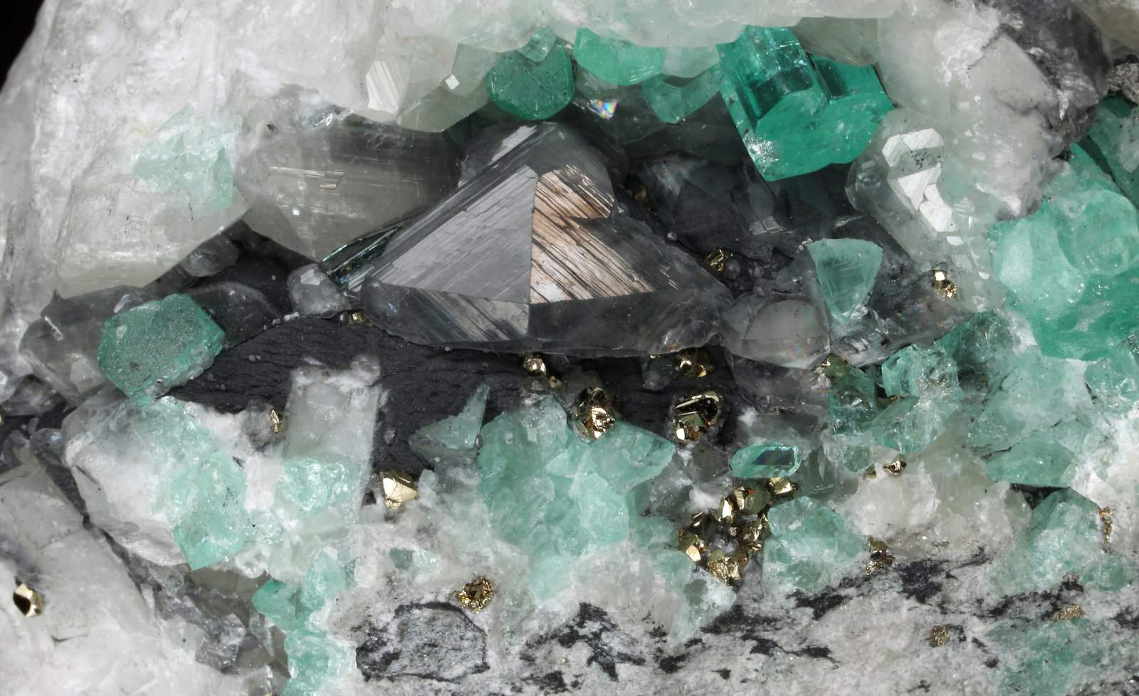 Beryl (variety emerald), Calcite, Pyrite
122x65x48mm, xls up to 8mm
(Autor: Fiebre Verde)
