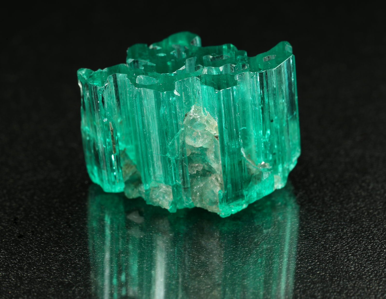 Beryl (variety emerald), Dolomite
17x11x11mm
(Autor: Fiebre Verde)