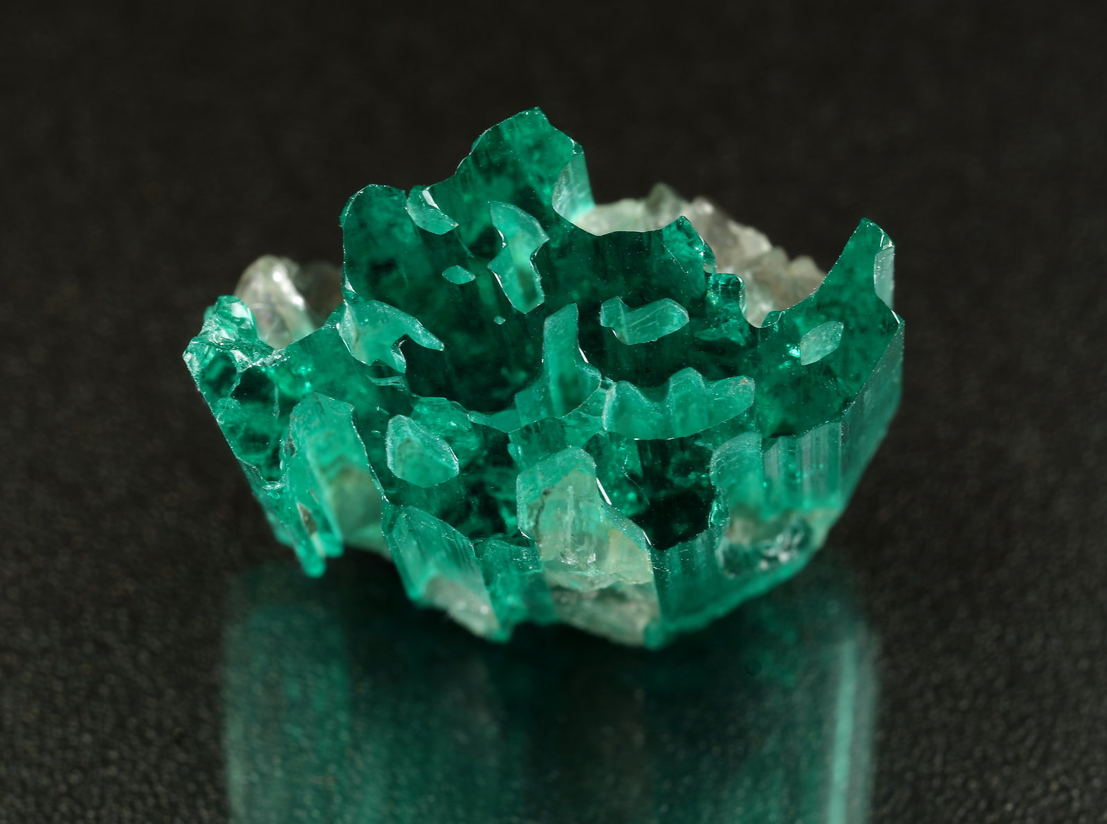 Beryl (variety emerald), Dolomite
17x11x11mm
(Autor: Fiebre Verde)