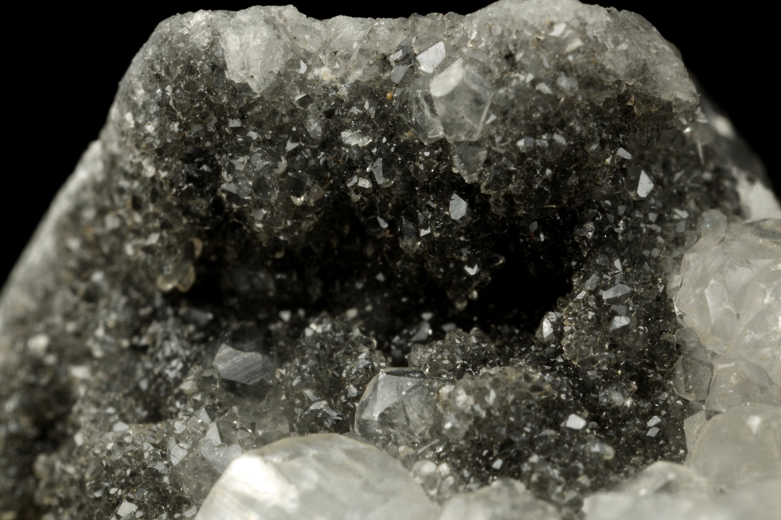 Beryl (variety emerald), Calcite
31x21x20mm, xl=16x4mm
(Autor: Fiebre Verde)