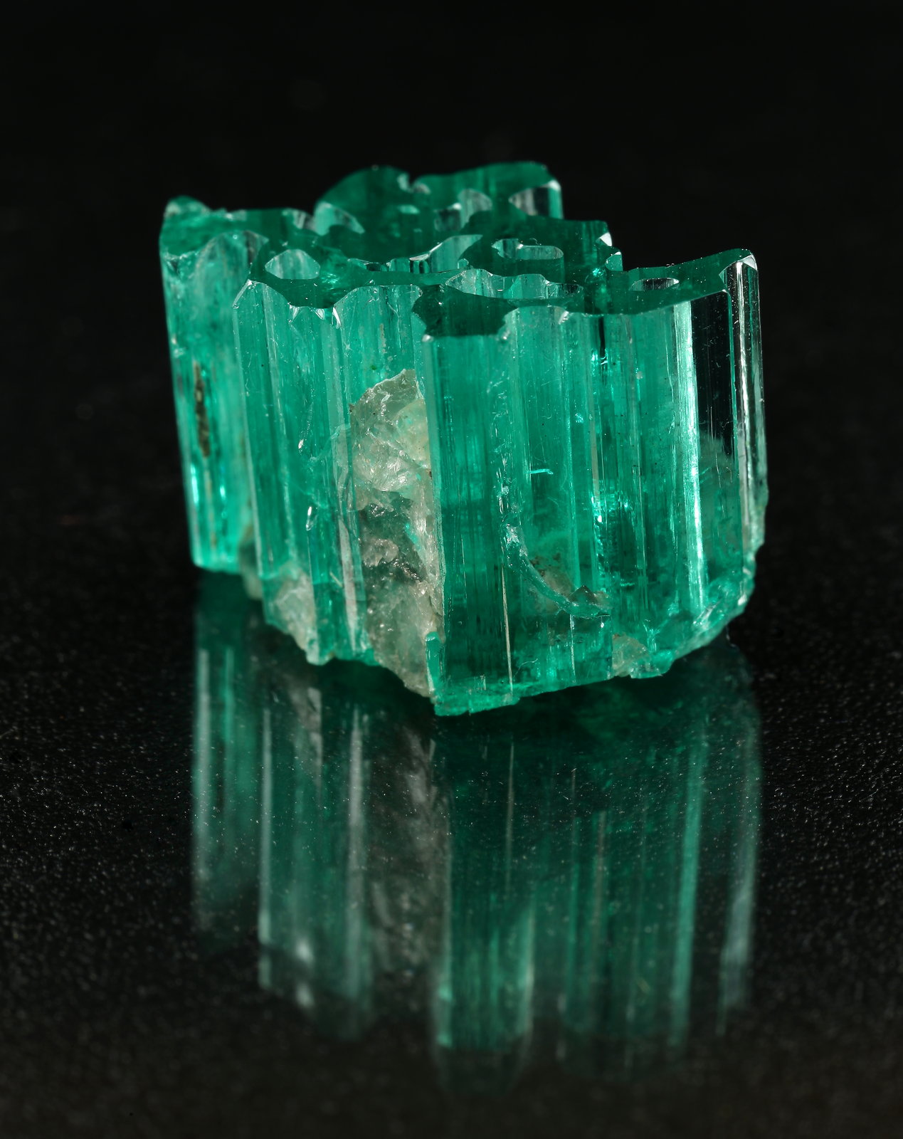Beryl (variety emerald), Dolomite
17x11x11mm
(Autor: Fiebre Verde)