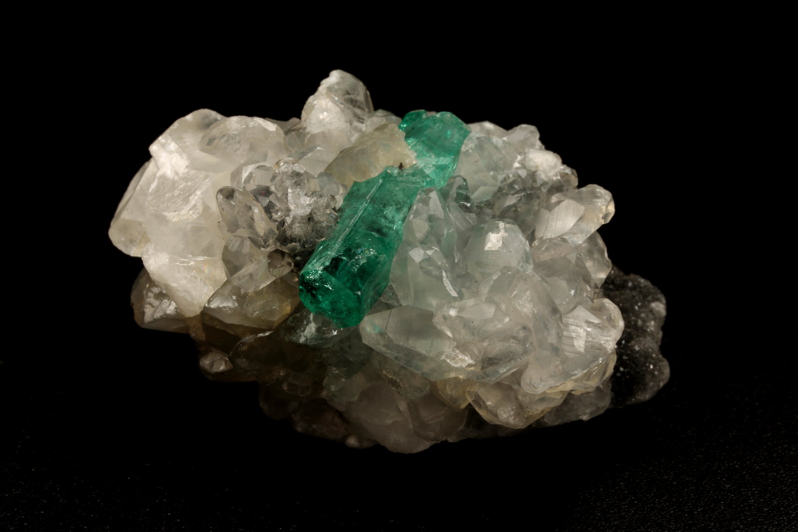 Beryl (variety emerald), Calcite
31x21x20mm, xl=16x4mm
(Autor: Fiebre Verde)