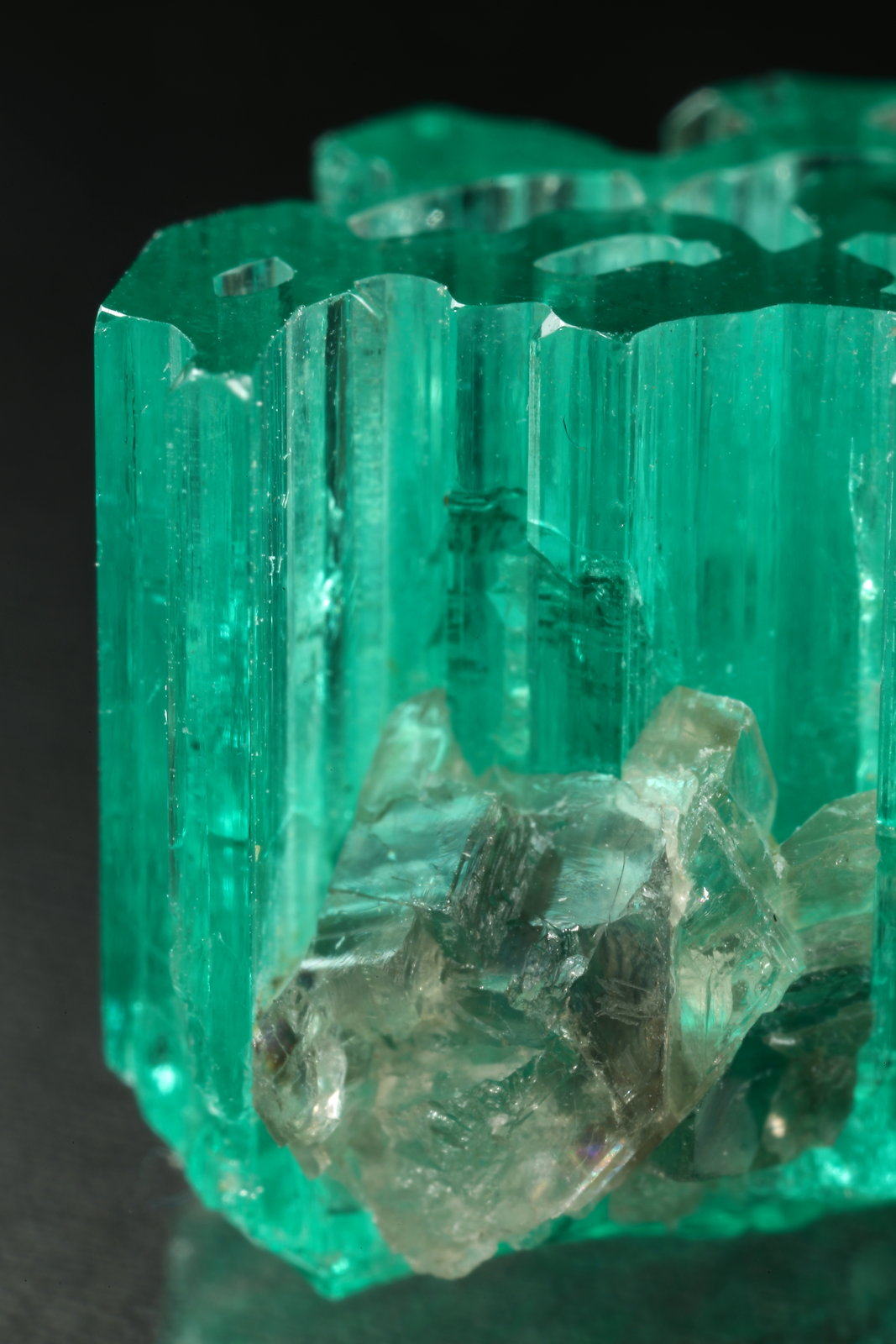 Beryl (variety emerald), Dolomite
17x11x11mm
(Autor: Fiebre Verde)