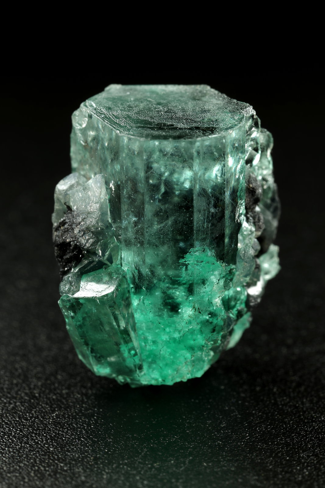 Beryl (variety emerald), Dolomite
20x11mm
(Autor: Fiebre Verde)