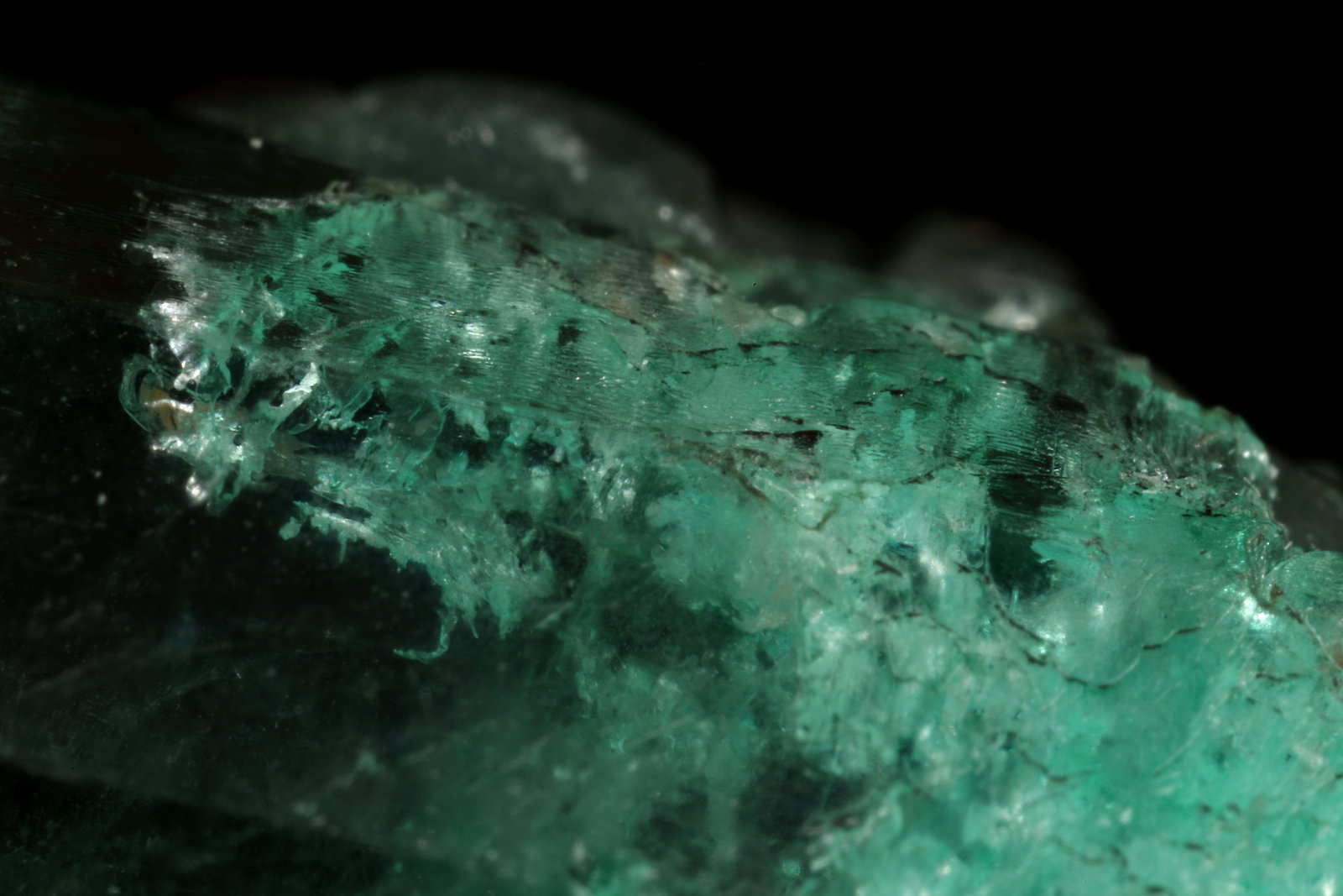Beryl (variety emerald), Dolomite
20x11mm
(Autor: Fiebre Verde)