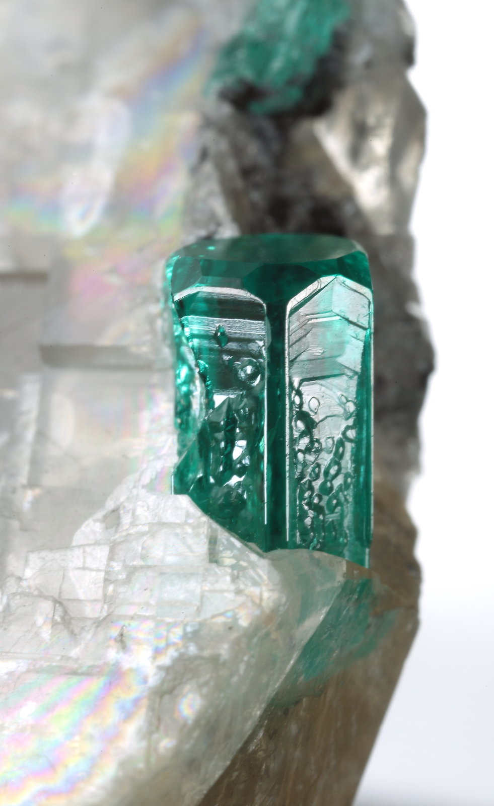 Beryl (variety emerald), Calcite
33x26x18mm (calcite xl), xls=8.5 & 4mm
(Autor: Fiebre Verde)
