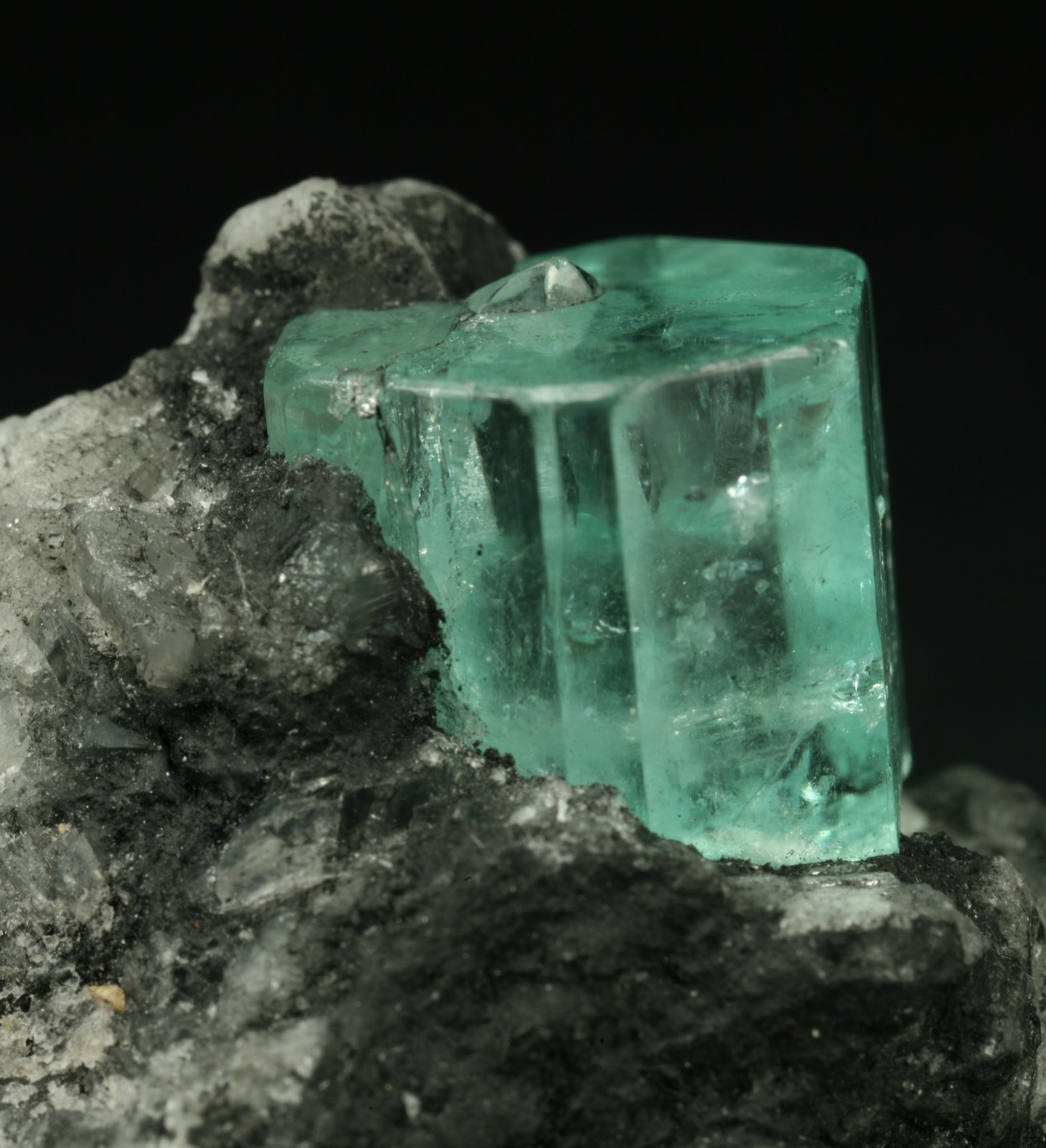 Beryl (variety emerald), Calcite
Emerald crystal = 10mm
(Autor: Fiebre Verde)
