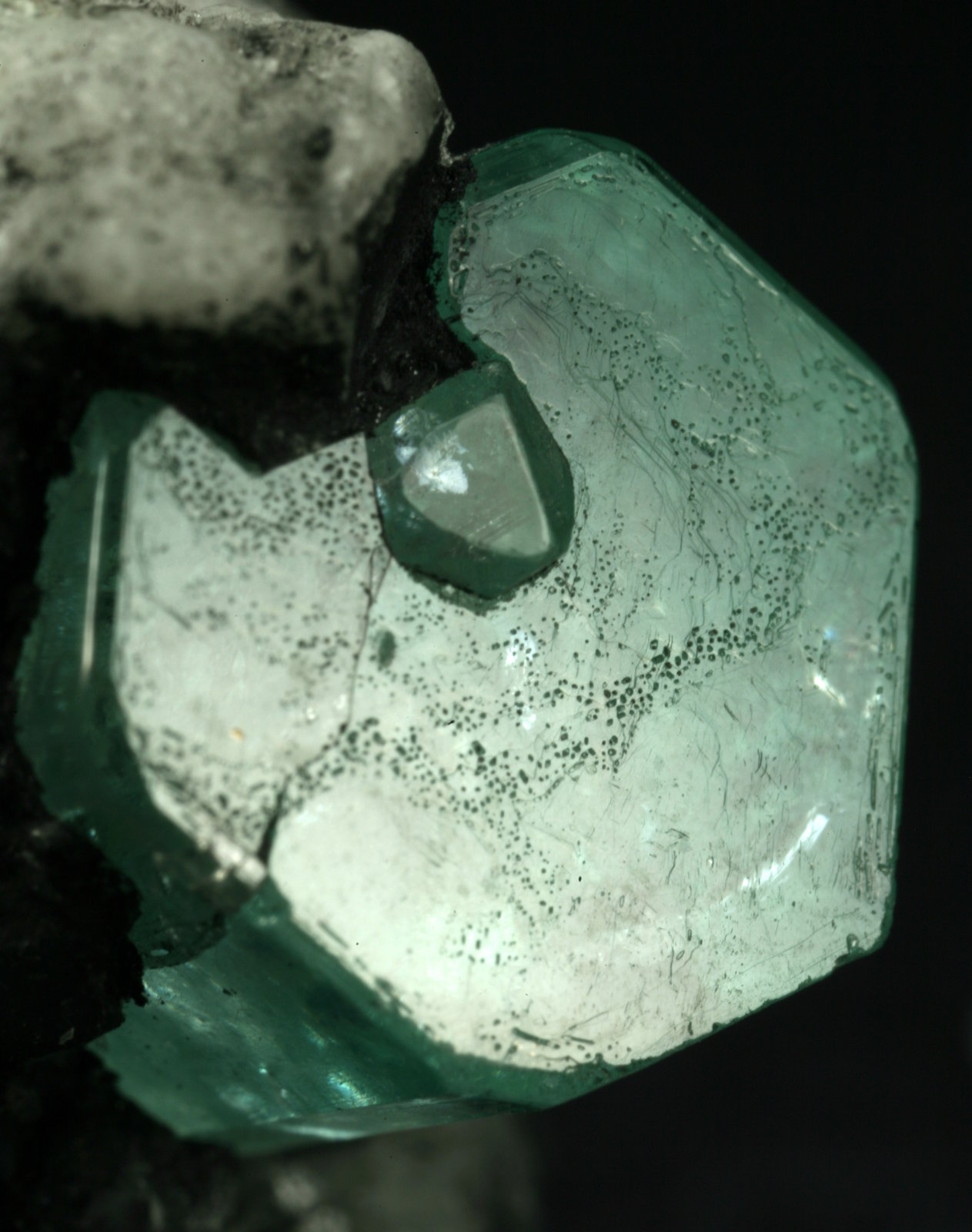Beryl (variety emerald), Calcite
Emerald crystal = 10mm
(Autor: Fiebre Verde)
