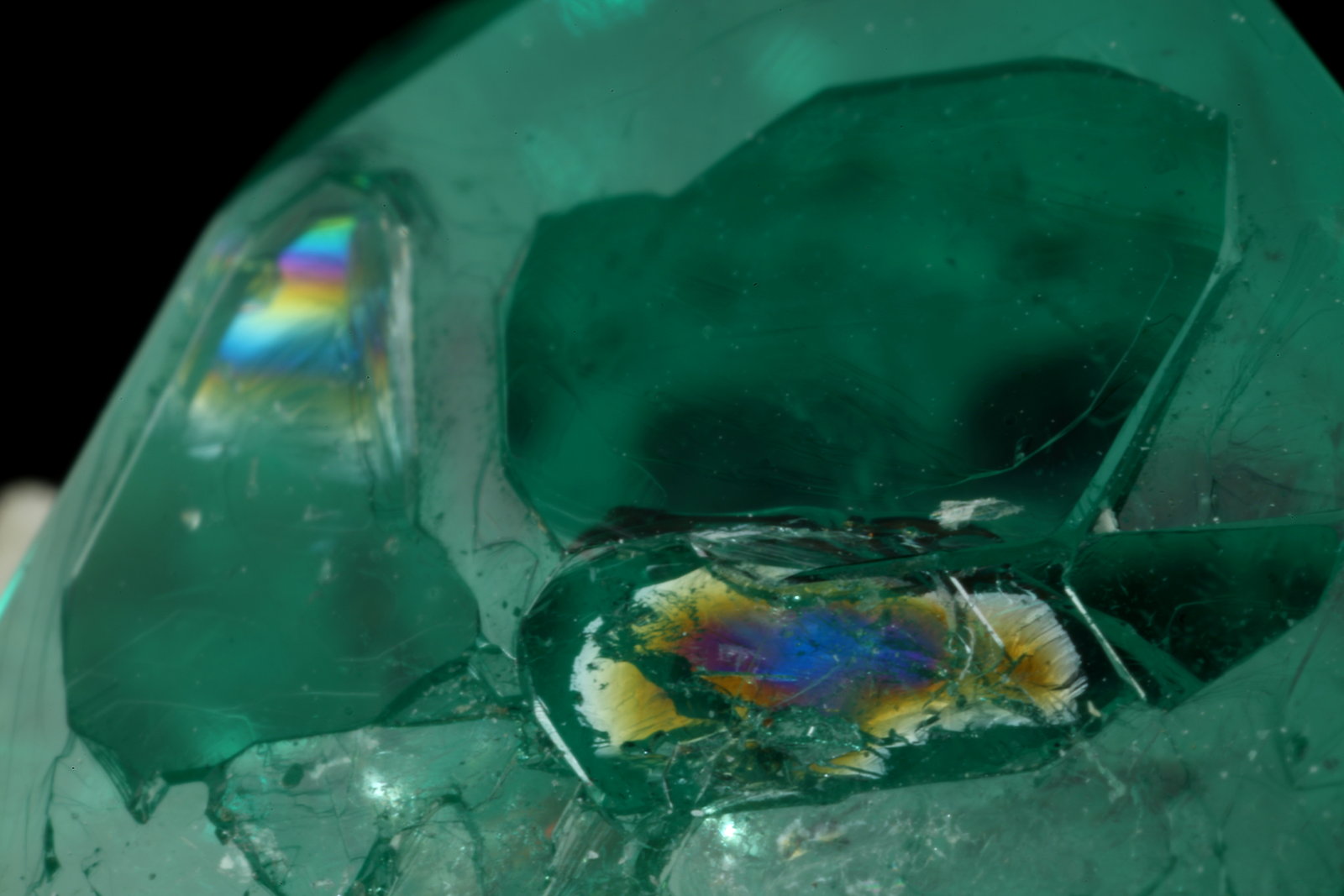 Beryl (variety emerald), Calcite, Dolomite
30x28x27mm, xl=17x8.5mm
(Autor: Fiebre Verde)