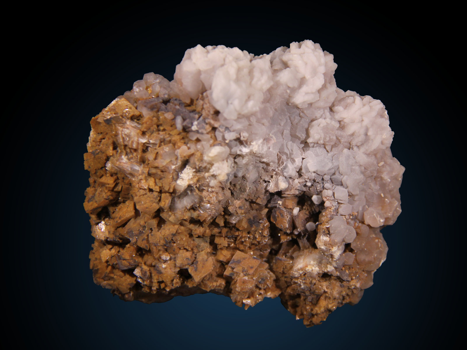 Dolomite and Calcite
84mm x 72mm x 44mm
(Autor: Firmo Espinar)