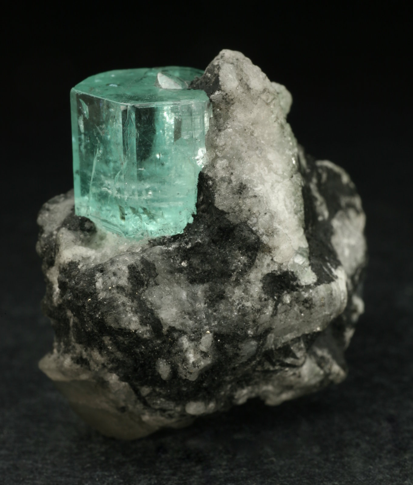 Beryl (variety emerald), Calcite
Emerald crystal = 10mm
(Autor: Fiebre Verde)
