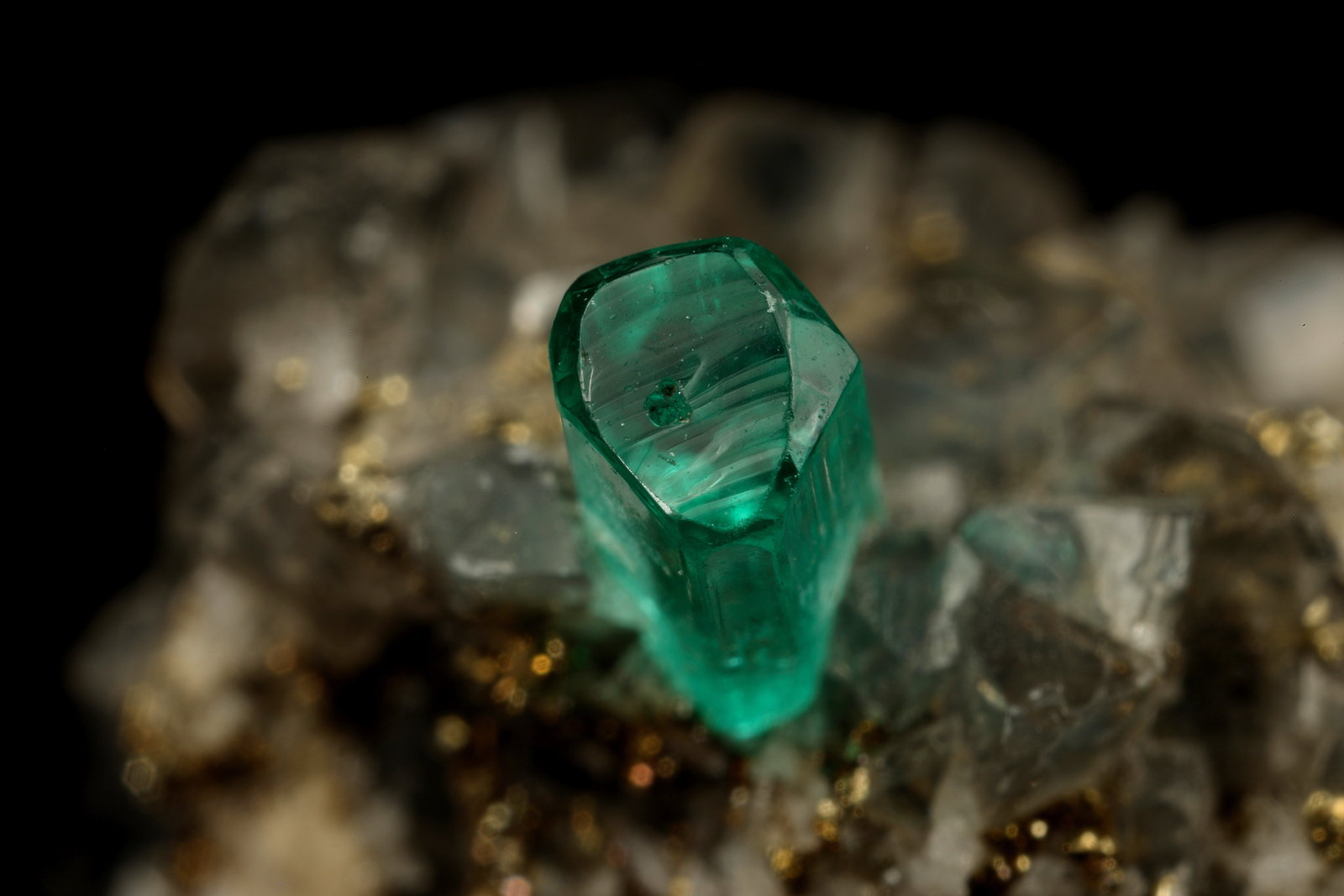 Beryl (variety emerald), Calcite, Pyrite
19x14x21mm, xl=7mm
(Autor: Fiebre Verde)