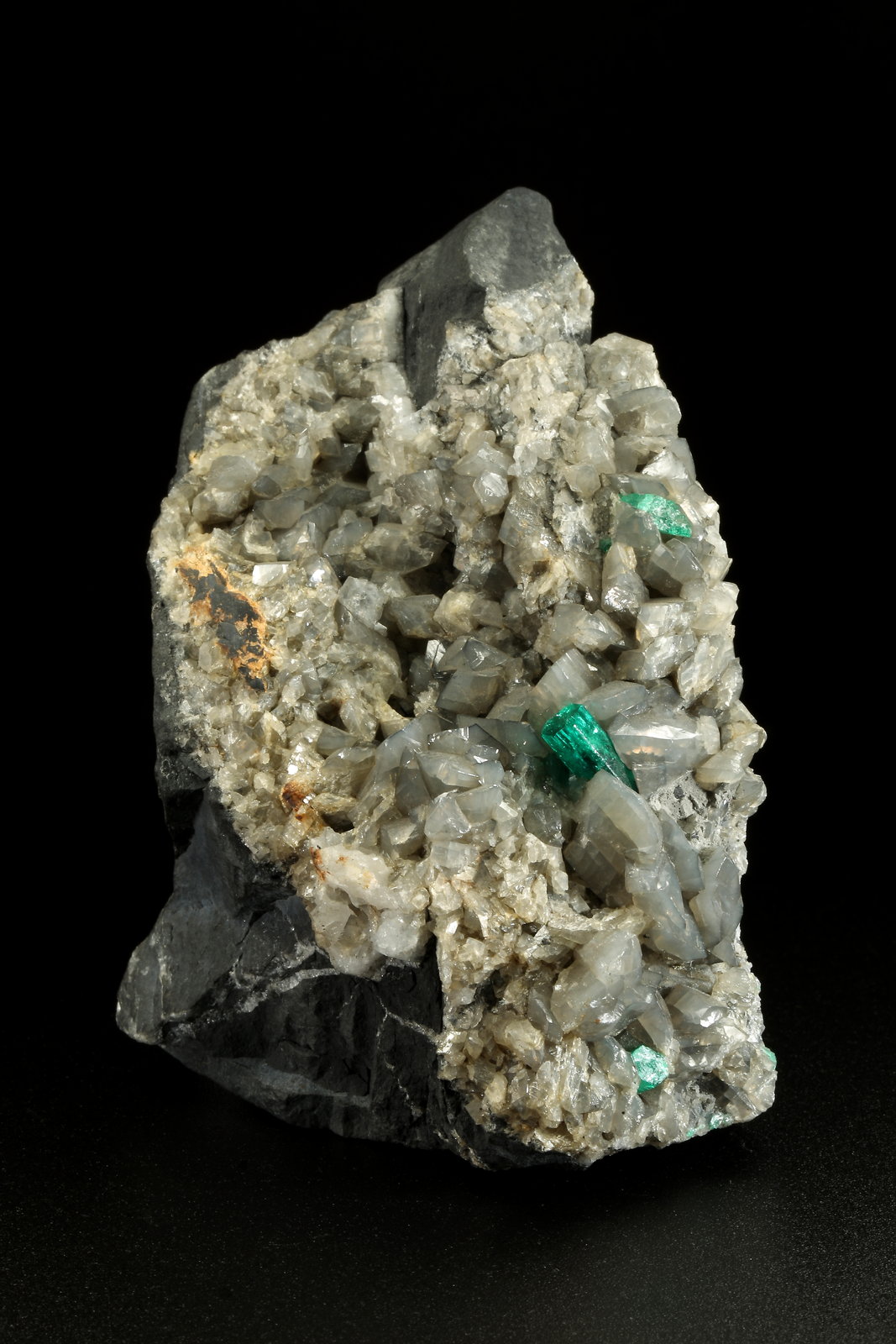 Beryl (variety emerald), Calcite, Dolomite, Pyrite
58x78x96mm, xl=9mm
(Autor: Fiebre Verde)