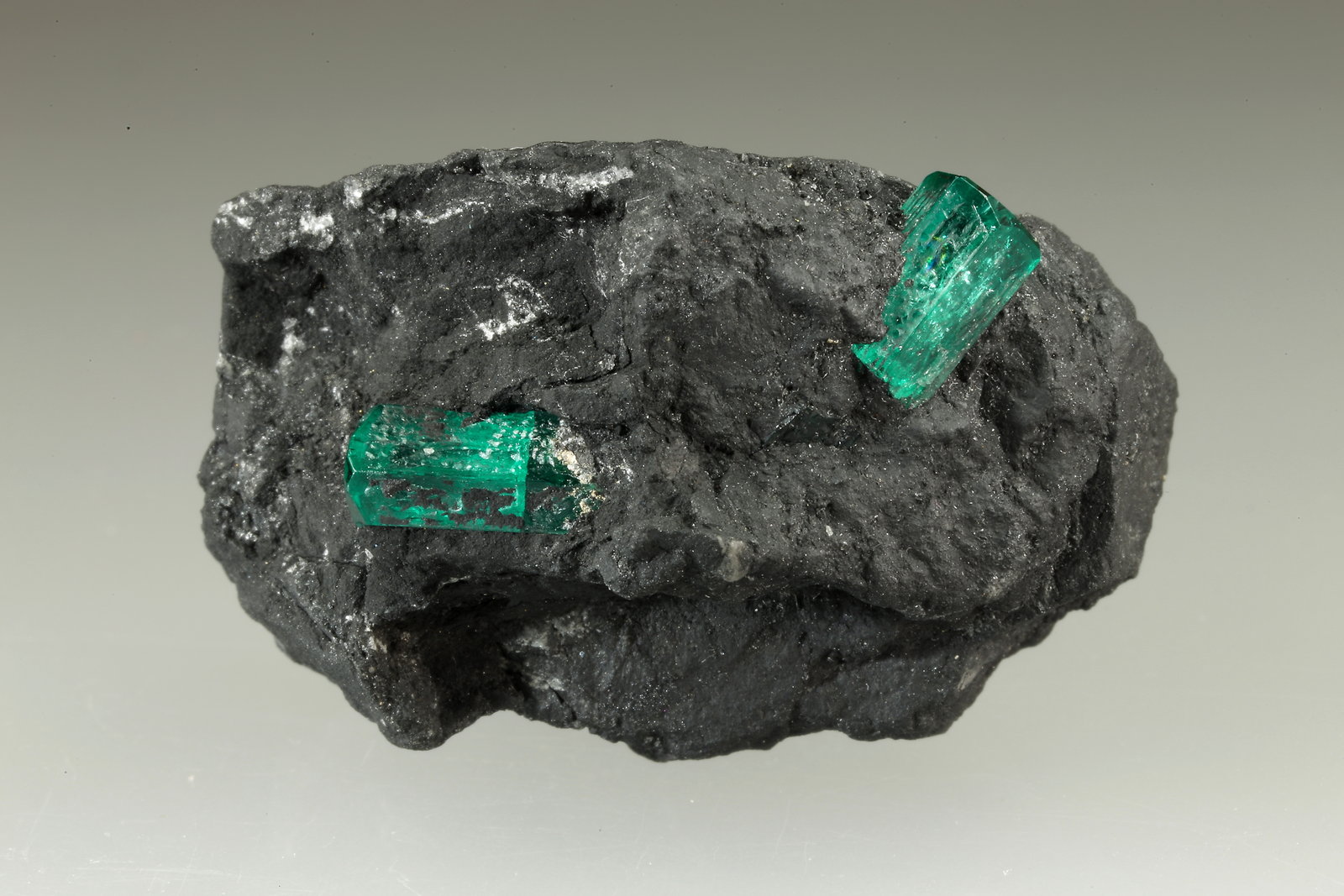 Beryl (variety emerald)
37x20x32mm, xls=10 & 7.5mm
(Autor: Fiebre Verde)
