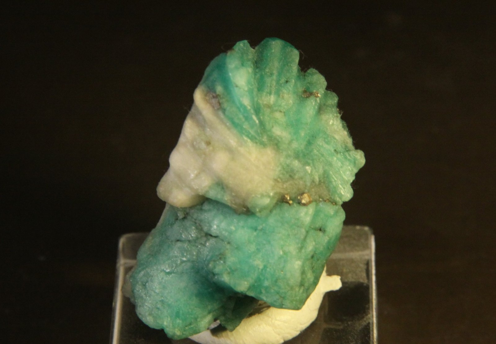 Beryl (variety emerald)
38mm x 34mm x 28mm
(Autor: Firmo Espinar)