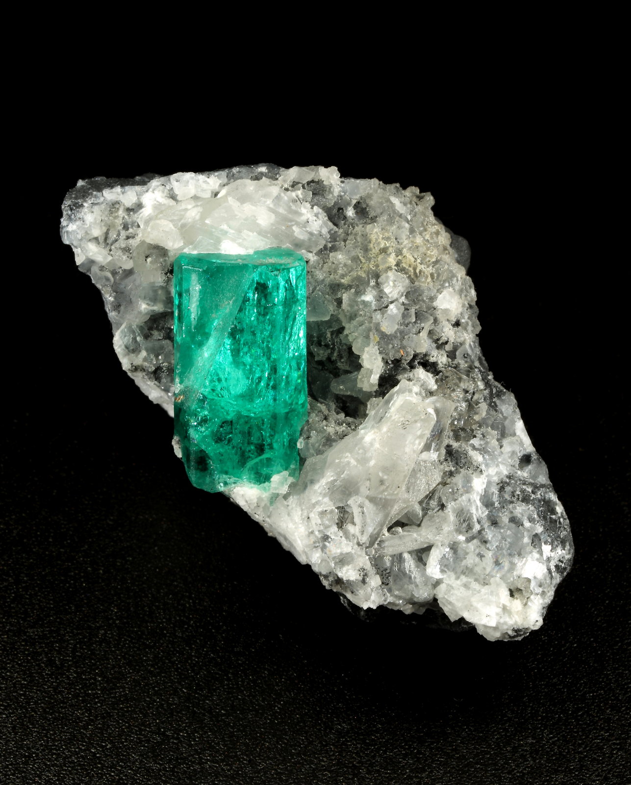 Beryl (variety emerald), Calcite
43x24x24mm, xl=15x8mm
(Autor: Fiebre Verde)