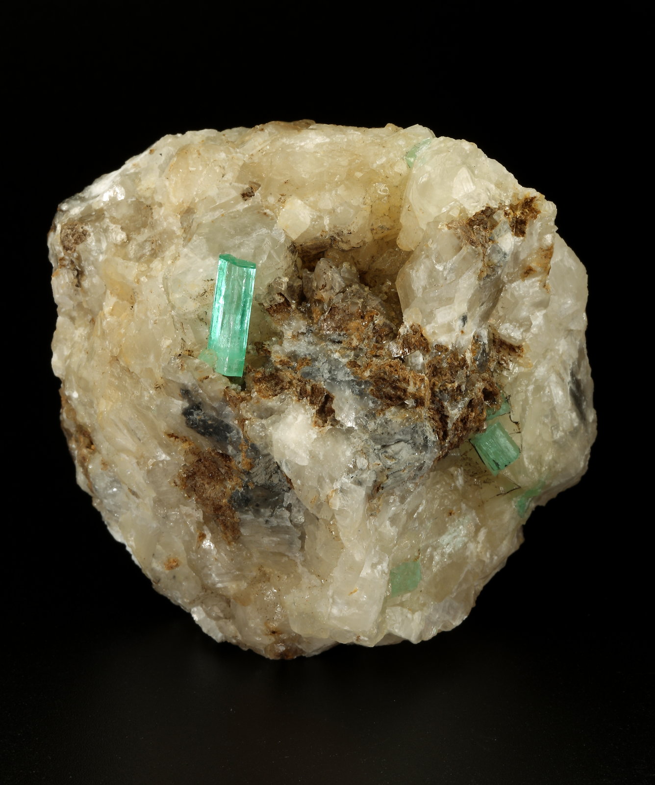 Beryl (variety emerald), Calcite
67x75x65mm, main xl=14mm
(Autor: Fiebre Verde)