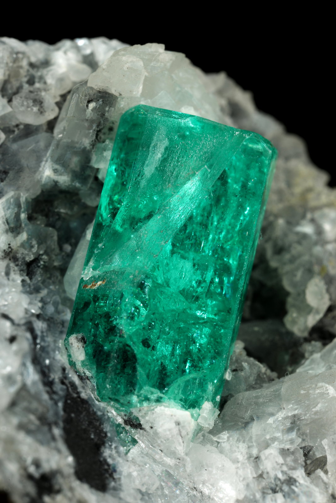 Beryl (variety emerald), Calcite
43x24x24mm, xl=15x8mm
(Autor: Fiebre Verde)