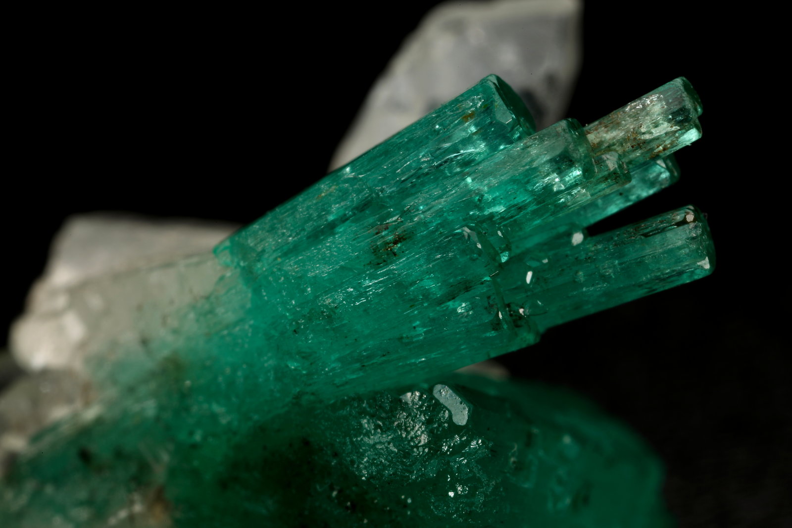 Beryl (variety emerald), Calcite
Beryl xls=12mm (aggregate) & 9mm
(Autor: Fiebre Verde)