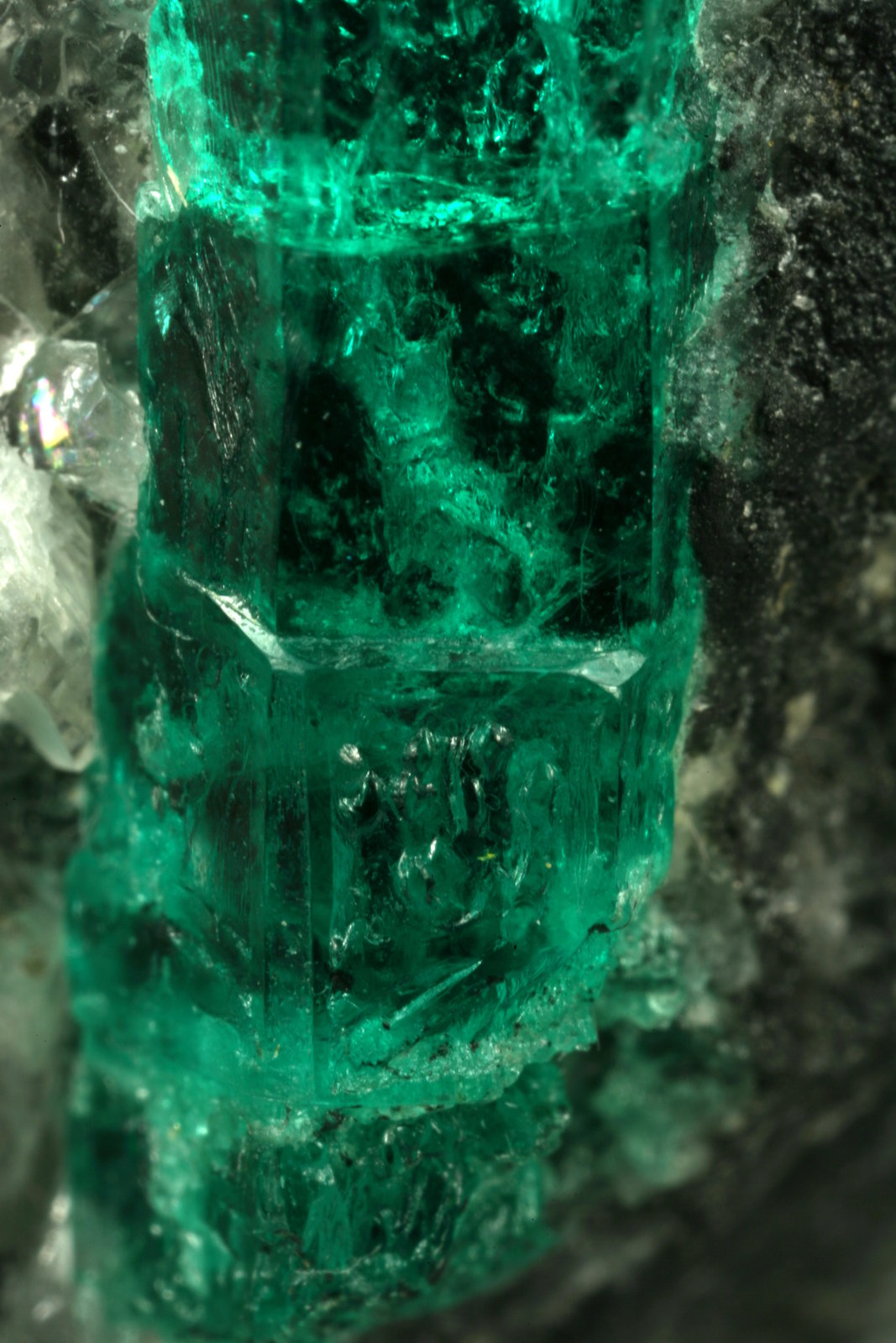 Beryl (variety emerald), Calcite
40mm across, xl=15mm
(Autor: Fiebre Verde)