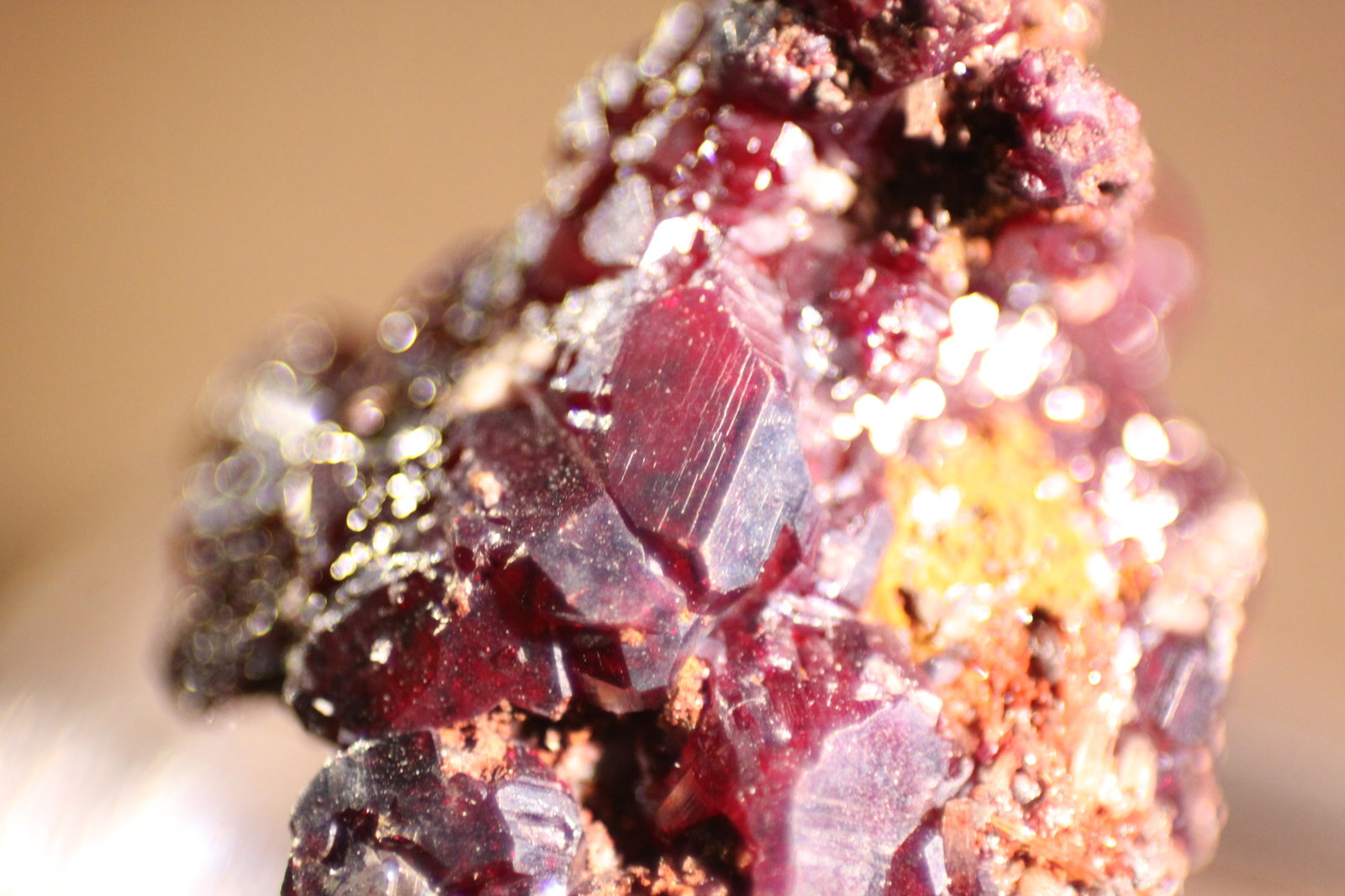 Cuprite
26mm x 16mm x 24mm
(Autor: Firmo Espinar)