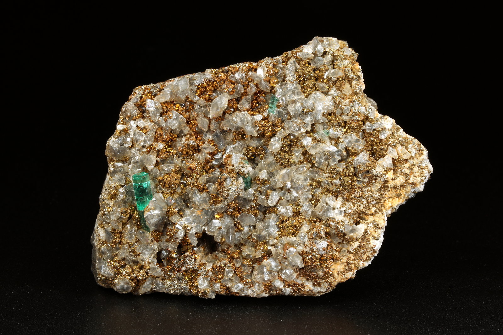 Beryl (Var. Emerald), Dolomite, Pyrite
63x45x15mm, main xl=10mm
(Autor: Fiebre Verde)